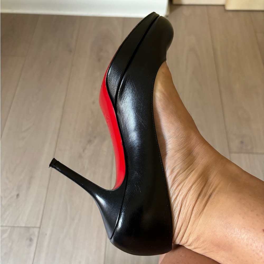 Christian Louboutin Black Round Toe Pumps Size 38